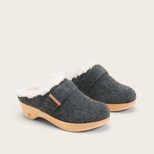 Gentle Souls by Kenneth Cole- Henley Cozy Faux Shearling Lined Clog